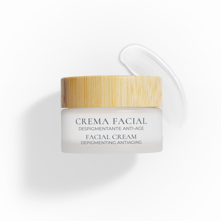 CREMA FACIAL DESPIGMENTANTE ANTI-AGE 3D Mockup
